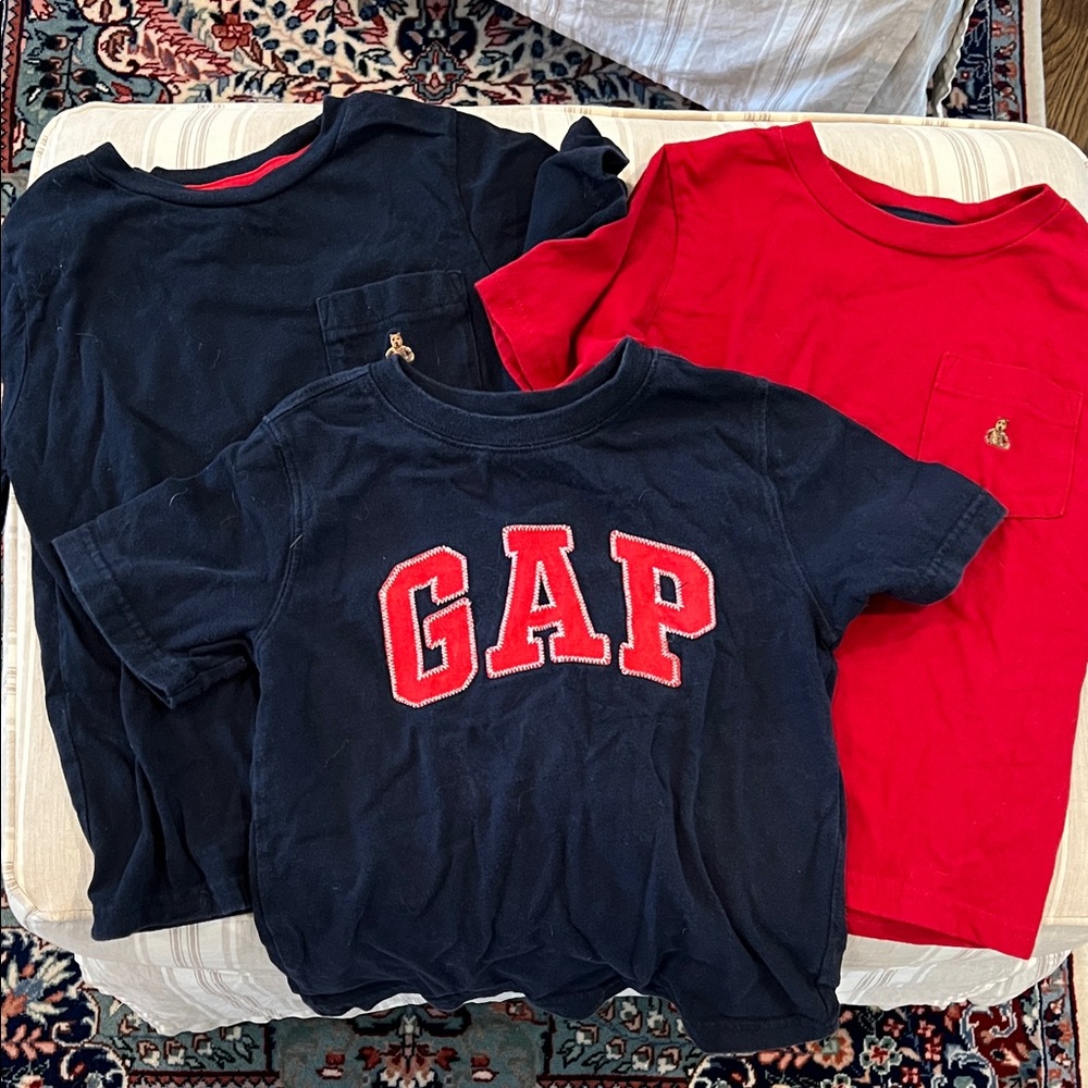 Like new 3 pack GAP Kids Navy and Red T-Shirts size 4